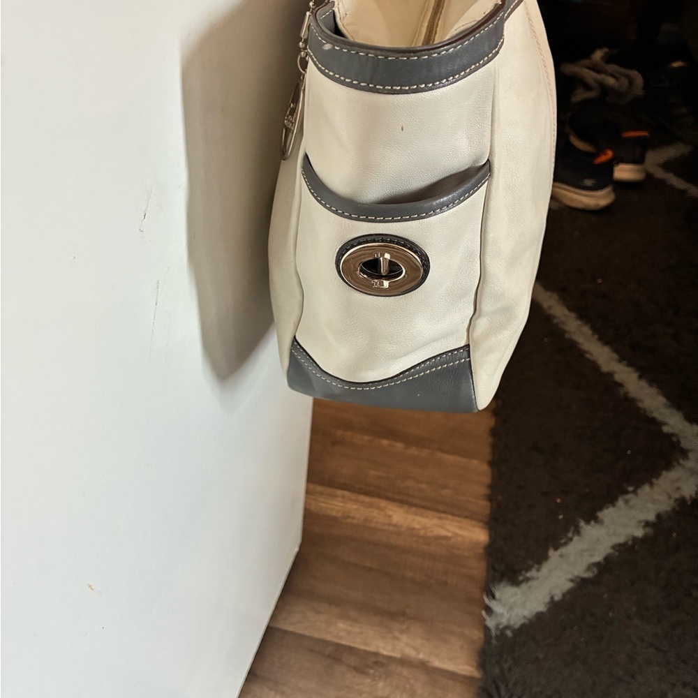 COACH PLEATED EAST/WEST GALLERY WHITE  GRAY LEATHER TOTE  SHOULDER BAG - Picture 6 of 9